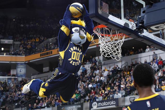 詹姆斯25+7+10拉塞尔27+10 湖人大胜老鹰回第9